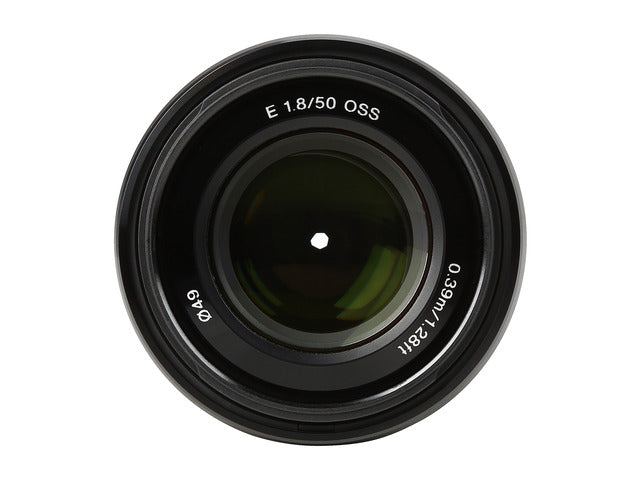 Sony E 50mm f/1.8 OSS SEL50F18 — Vista lateral