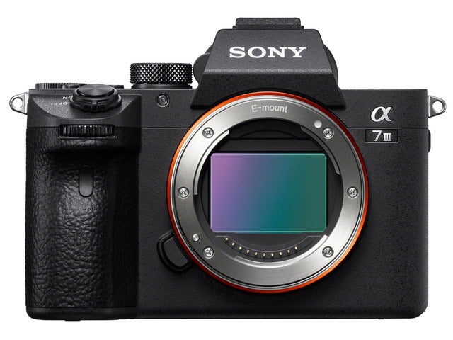 Cámara Sony Alpha 7III Body — vista frontal