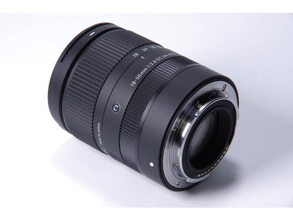 Sigma 18-50mm f/2.8 DC DN Contemporary — Vista frontal