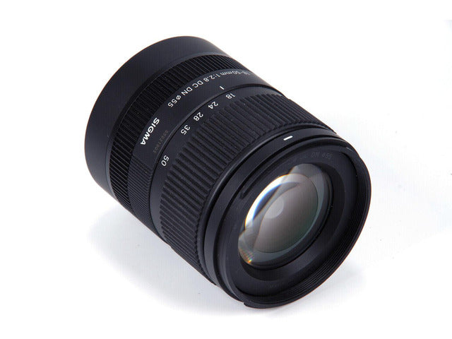 Sigma 18-50mm f/2.8 DC DN Contemporary — Vista lateral